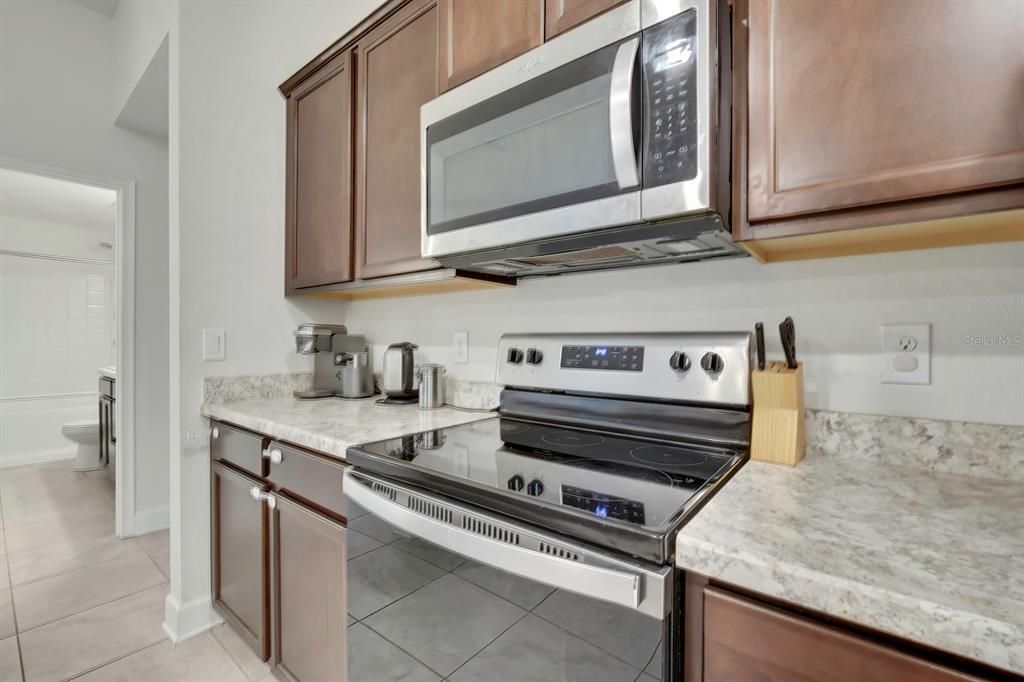 В аренду: $1,900 (4 спален, 3 ванн, 2300 Квадратных фут)