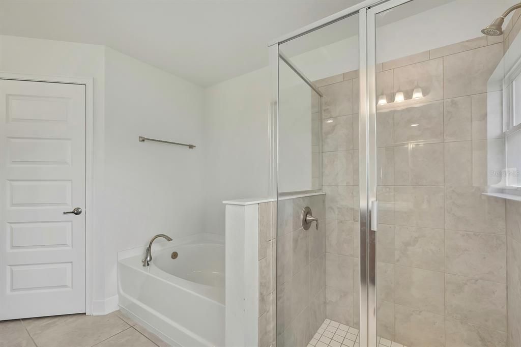 В аренду: $1,900 (4 спален, 3 ванн, 2300 Квадратных фут)
