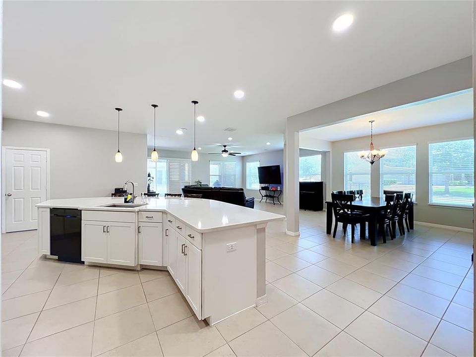 Active With Contract: $549,000 (4 beds, 3 baths, 2781 Square Feet)