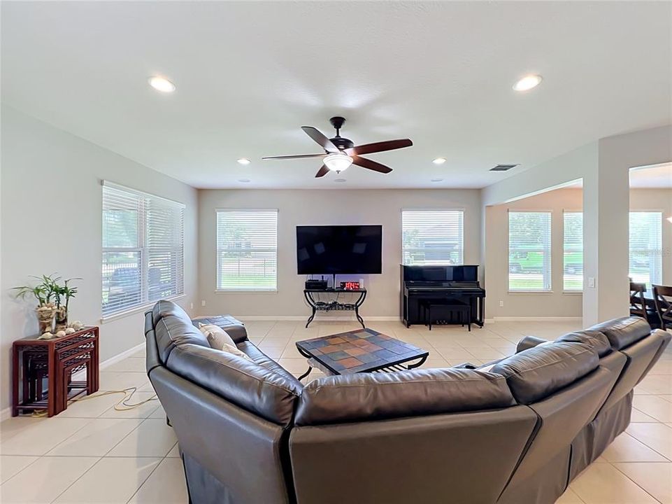 Active With Contract: $549,000 (4 beds, 3 baths, 2781 Square Feet)