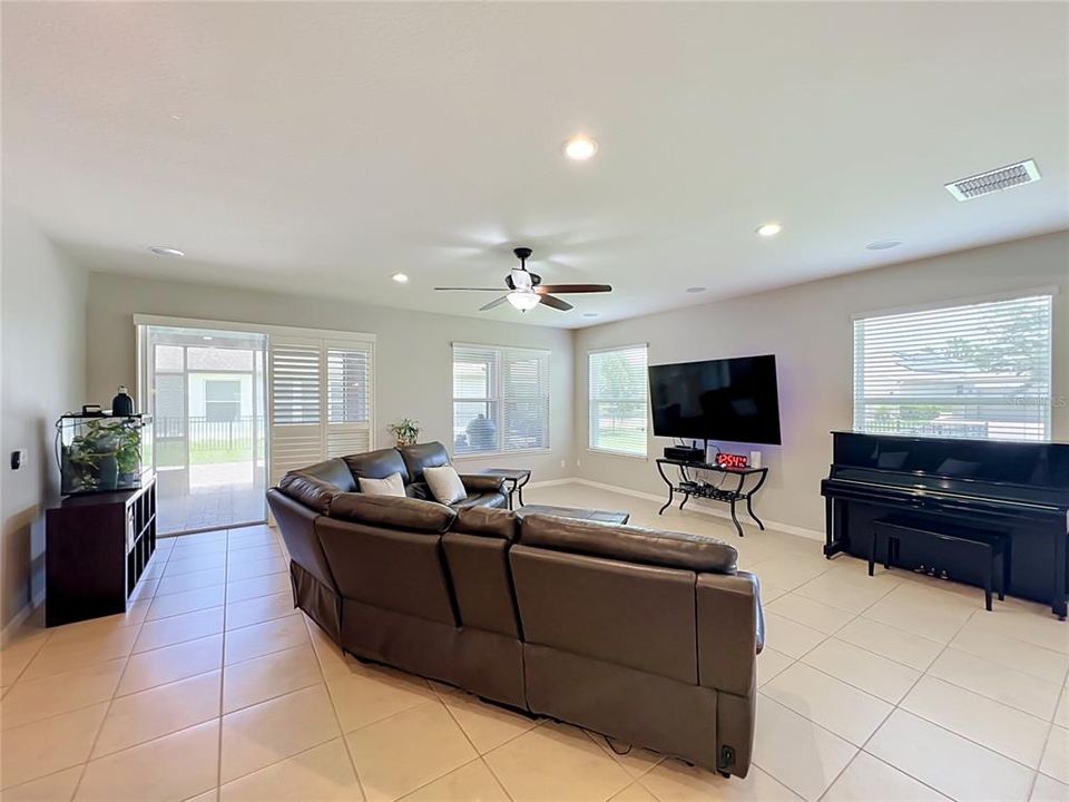 Active With Contract: $549,000 (4 beds, 3 baths, 2781 Square Feet)