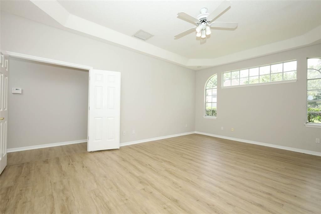Activo con contrato: $725,000 (4 camas, 3 baños, 2569 Pies cuadrados)