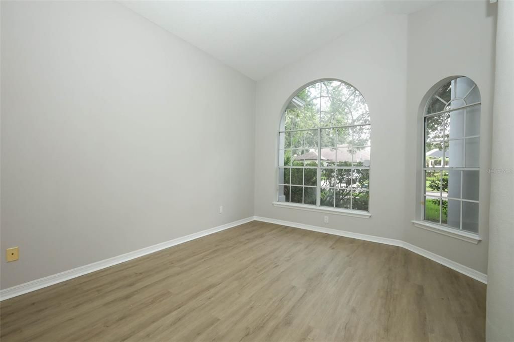 Activo con contrato: $725,000 (4 camas, 3 baños, 2569 Pies cuadrados)