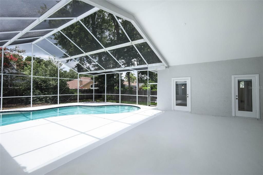 Activo con contrato: $725,000 (4 camas, 3 baños, 2569 Pies cuadrados)