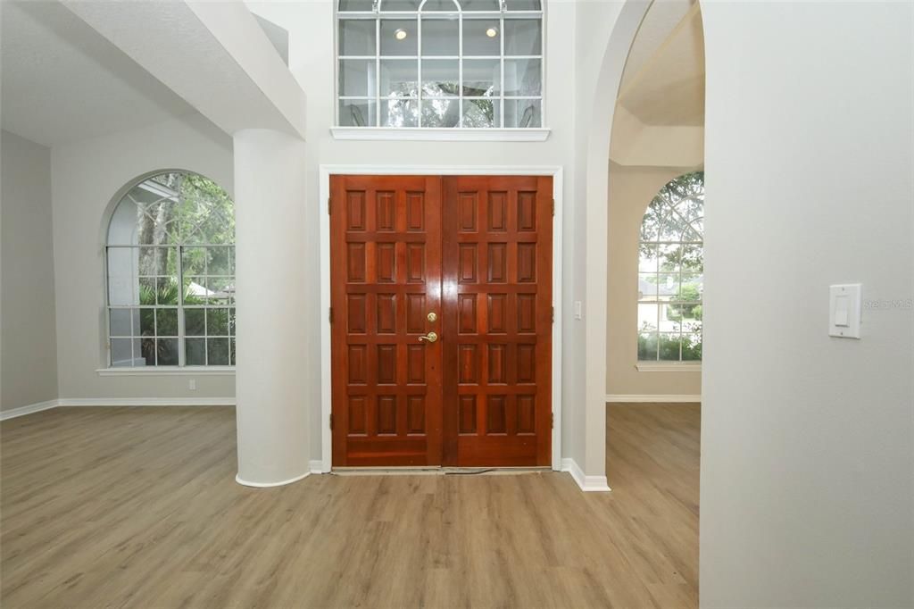Activo con contrato: $725,000 (4 camas, 3 baños, 2569 Pies cuadrados)