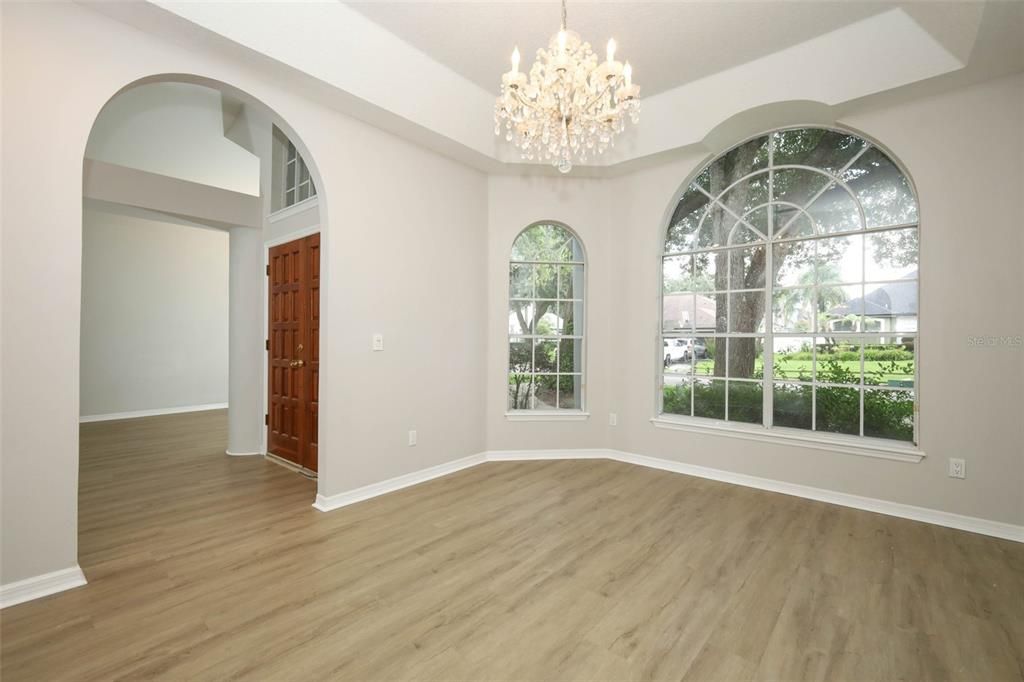 Activo con contrato: $725,000 (4 camas, 3 baños, 2569 Pies cuadrados)