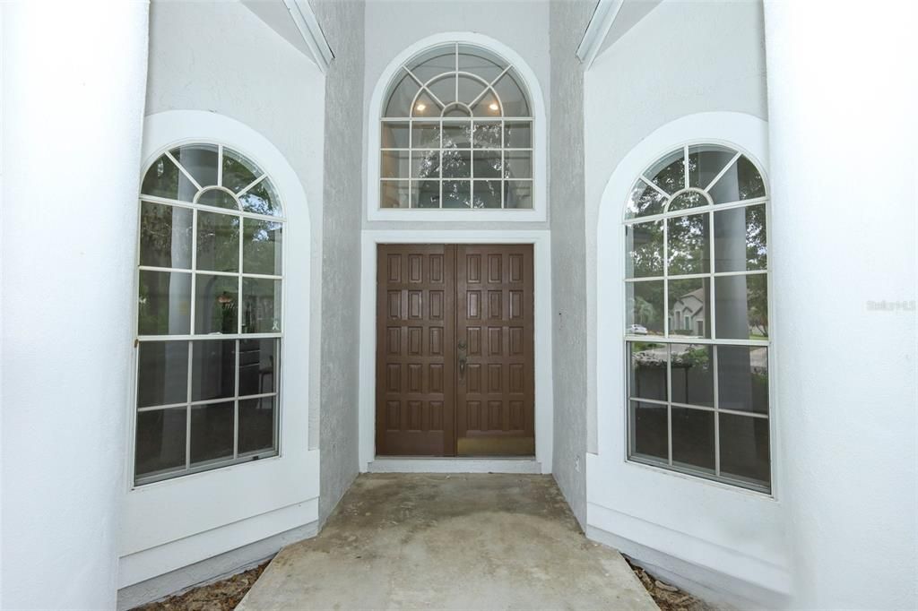 Activo con contrato: $725,000 (4 camas, 3 baños, 2569 Pies cuadrados)