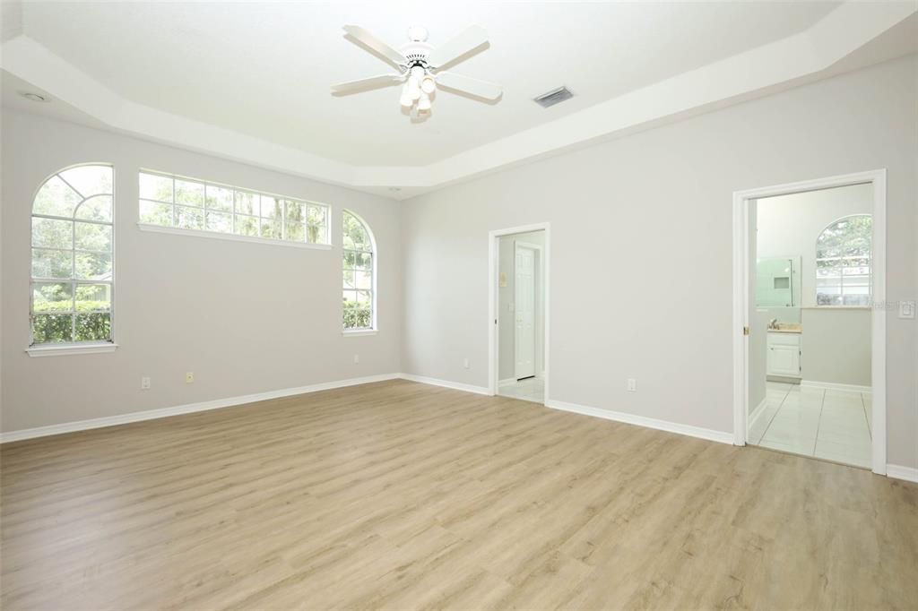 Activo con contrato: $725,000 (4 camas, 3 baños, 2569 Pies cuadrados)