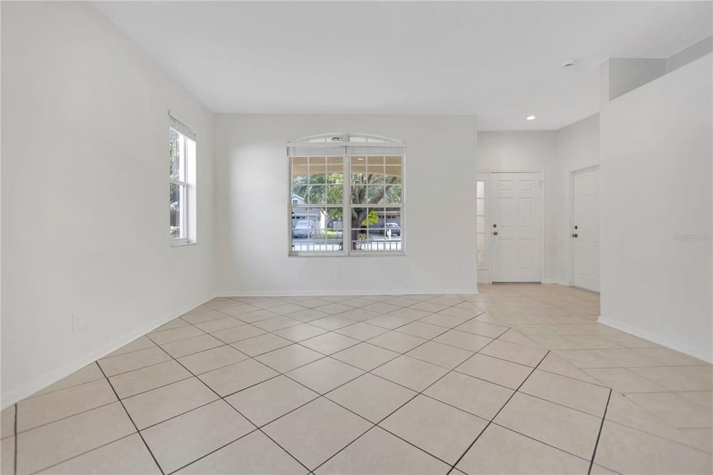 Active With Contract: $319,900 (3 beds, 2 baths, 1526 Square Feet)