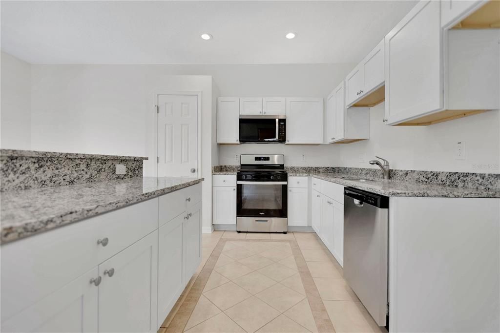 Active With Contract: $319,900 (3 beds, 2 baths, 1526 Square Feet)