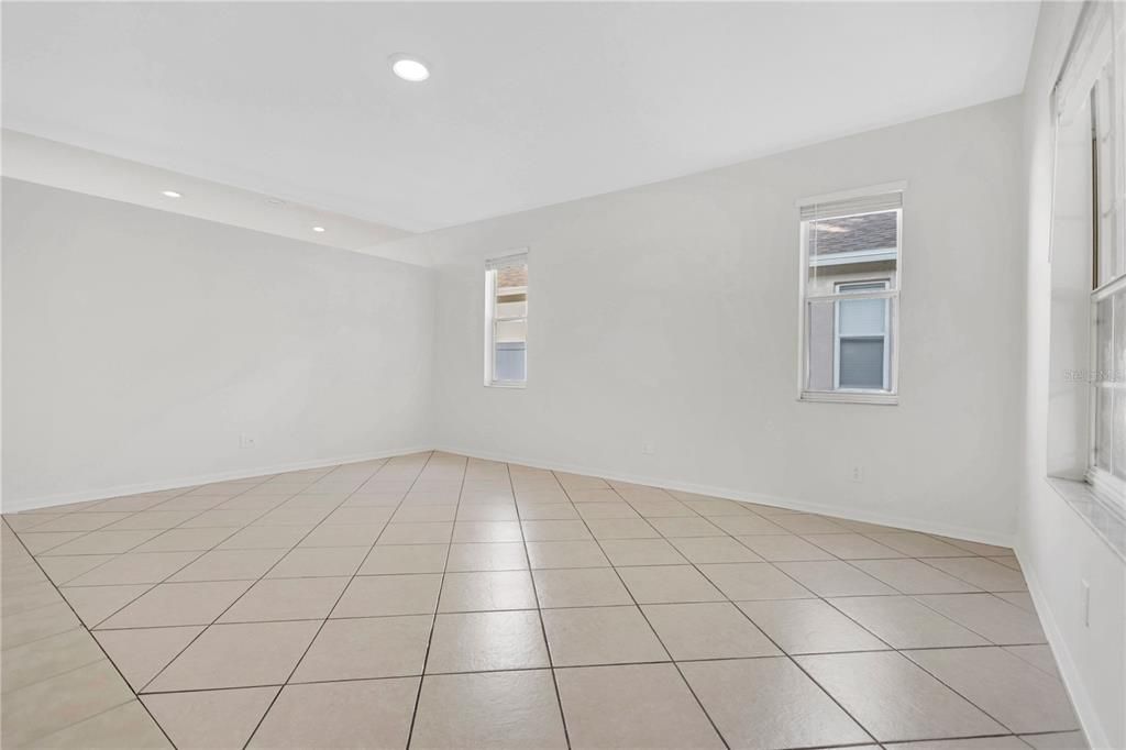 Active With Contract: $319,900 (3 beds, 2 baths, 1526 Square Feet)