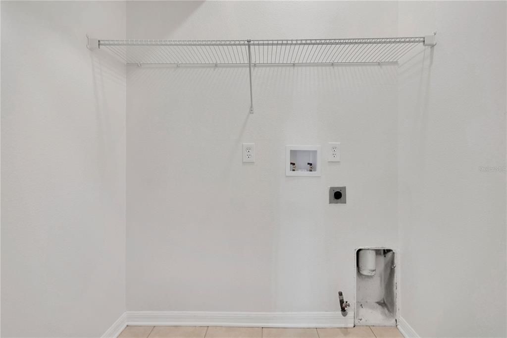 Active With Contract: $319,900 (3 beds, 2 baths, 1526 Square Feet)