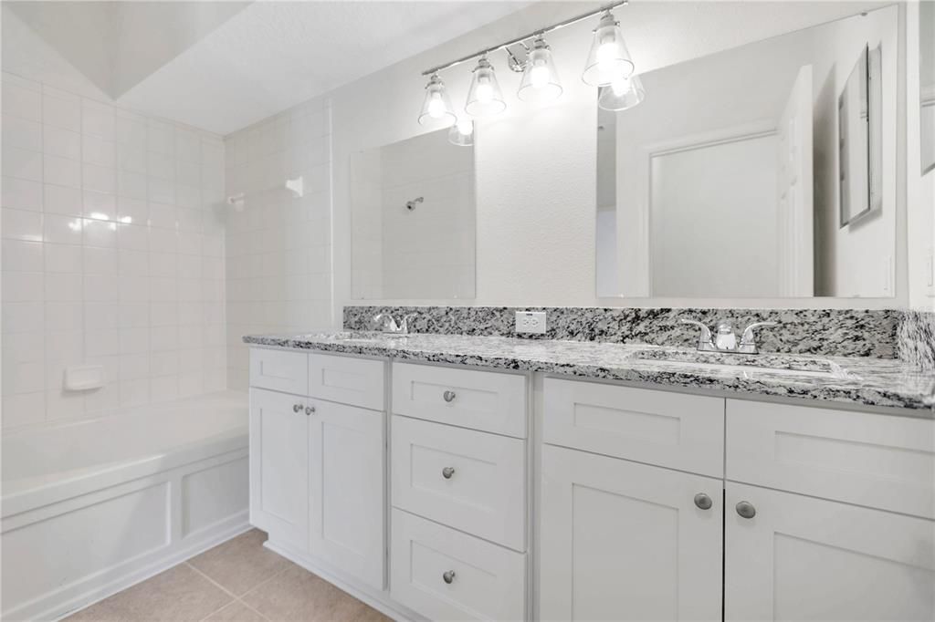 Active With Contract: $319,900 (3 beds, 2 baths, 1526 Square Feet)