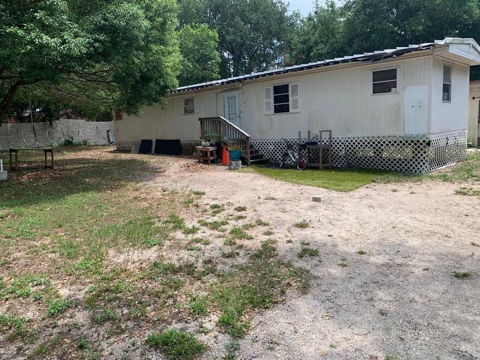 For Sale: $120,000 (2 beds, 1 baths, 684 Square Feet)