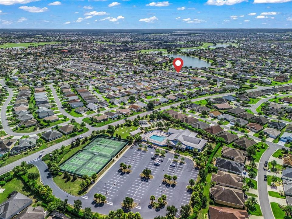 Под контрактом: $349,900 (3 спален, 2 ванн, 1561 Квадратных фут)