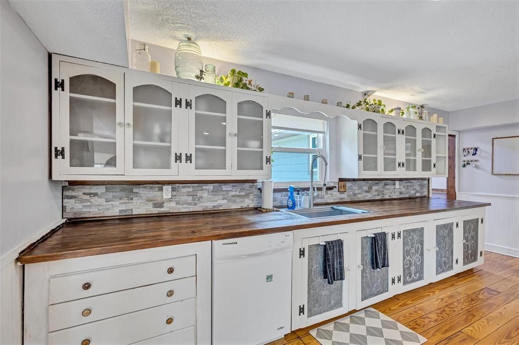 En Venta: $625,000 (4 camas, 2 baños, 2552 Pies cuadrados)