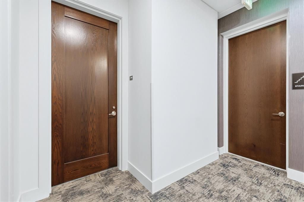 For Sale: $1,395,000 (2 beds, 2 baths, 1122 Square Feet)