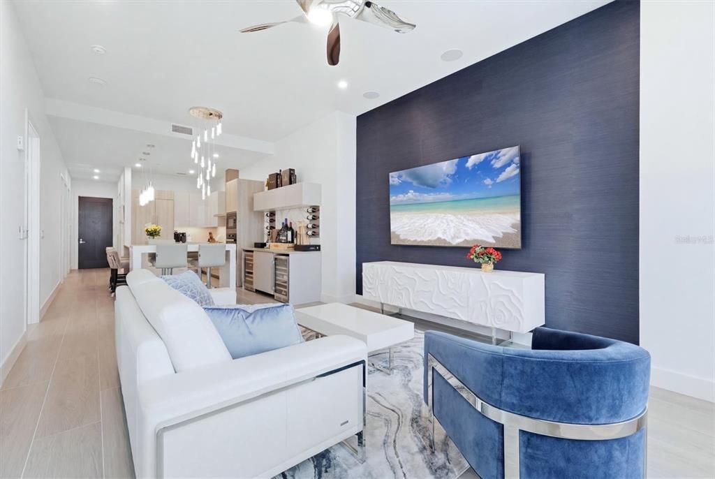 For Sale: $1,395,000 (2 beds, 2 baths, 1122 Square Feet)