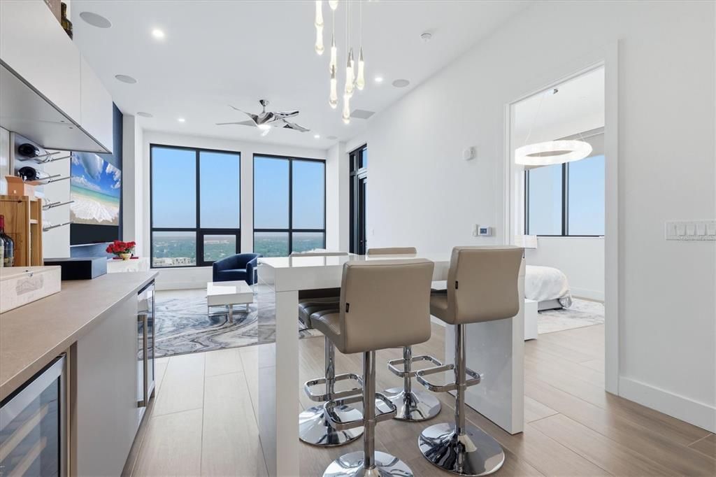 For Sale: $1,395,000 (2 beds, 2 baths, 1122 Square Feet)