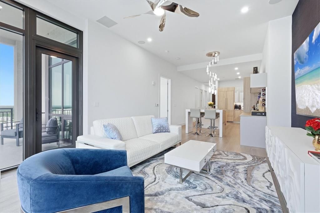For Sale: $1,395,000 (2 beds, 2 baths, 1122 Square Feet)
