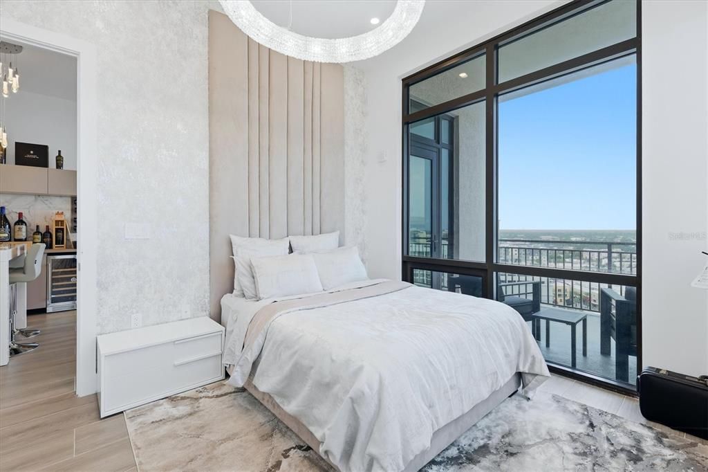 For Sale: $1,395,000 (2 beds, 2 baths, 1122 Square Feet)