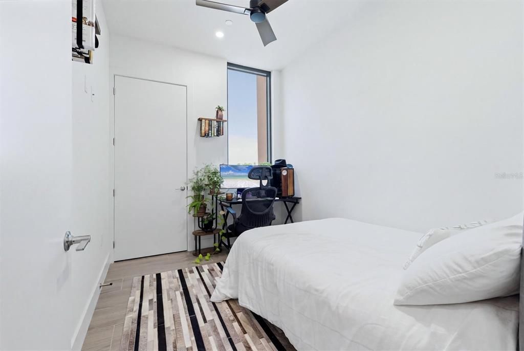 For Sale: $1,395,000 (2 beds, 2 baths, 1122 Square Feet)