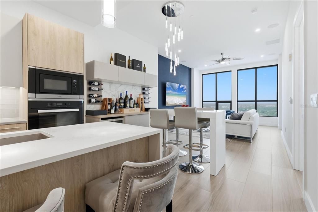 For Sale: $1,395,000 (2 beds, 2 baths, 1122 Square Feet)