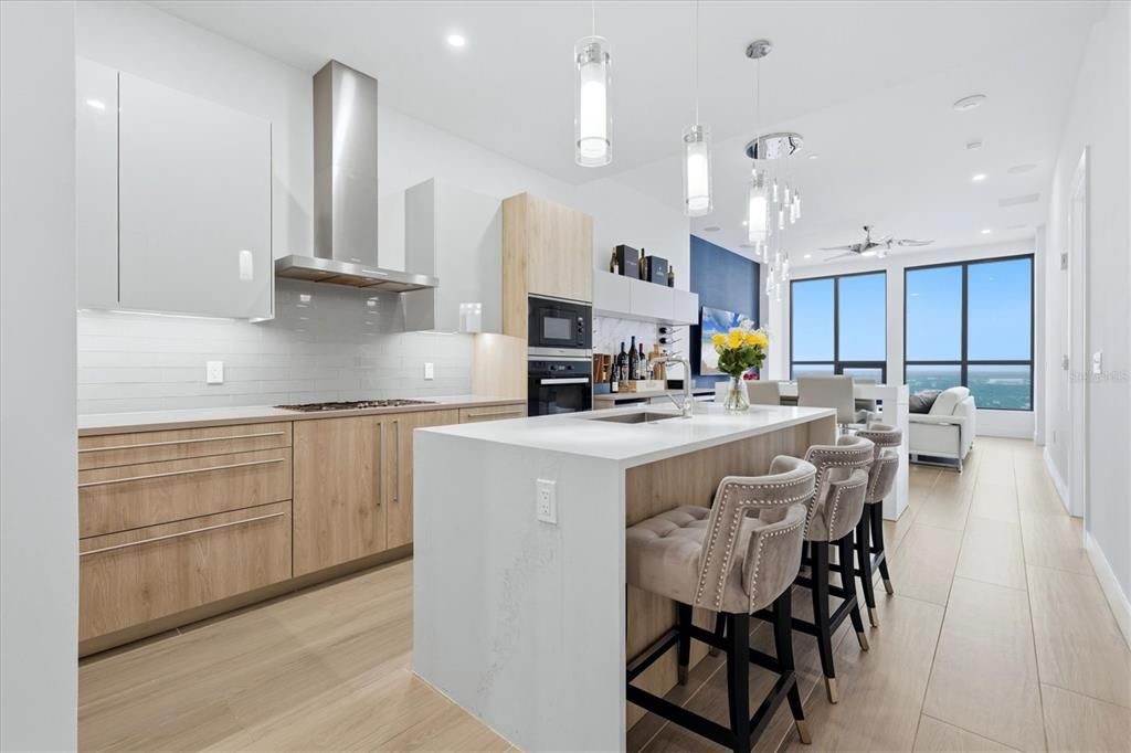For Sale: $1,395,000 (2 beds, 2 baths, 1122 Square Feet)
