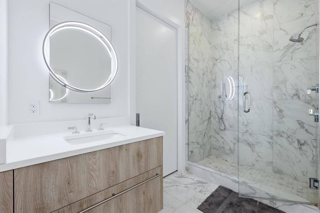 For Sale: $1,395,000 (2 beds, 2 baths, 1122 Square Feet)