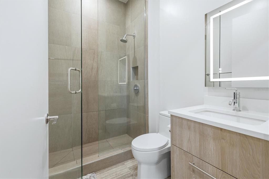 For Sale: $1,395,000 (2 beds, 2 baths, 1122 Square Feet)
