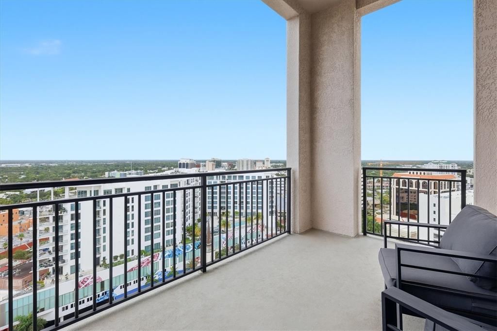 For Sale: $1,395,000 (2 beds, 2 baths, 1122 Square Feet)