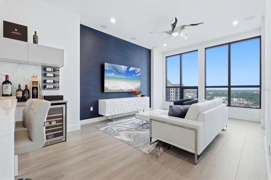 For Sale: $1,395,000 (2 beds, 2 baths, 1122 Square Feet)