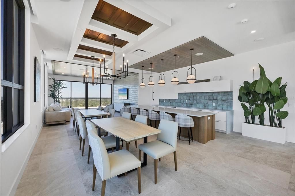 For Sale: $1,395,000 (2 beds, 2 baths, 1122 Square Feet)