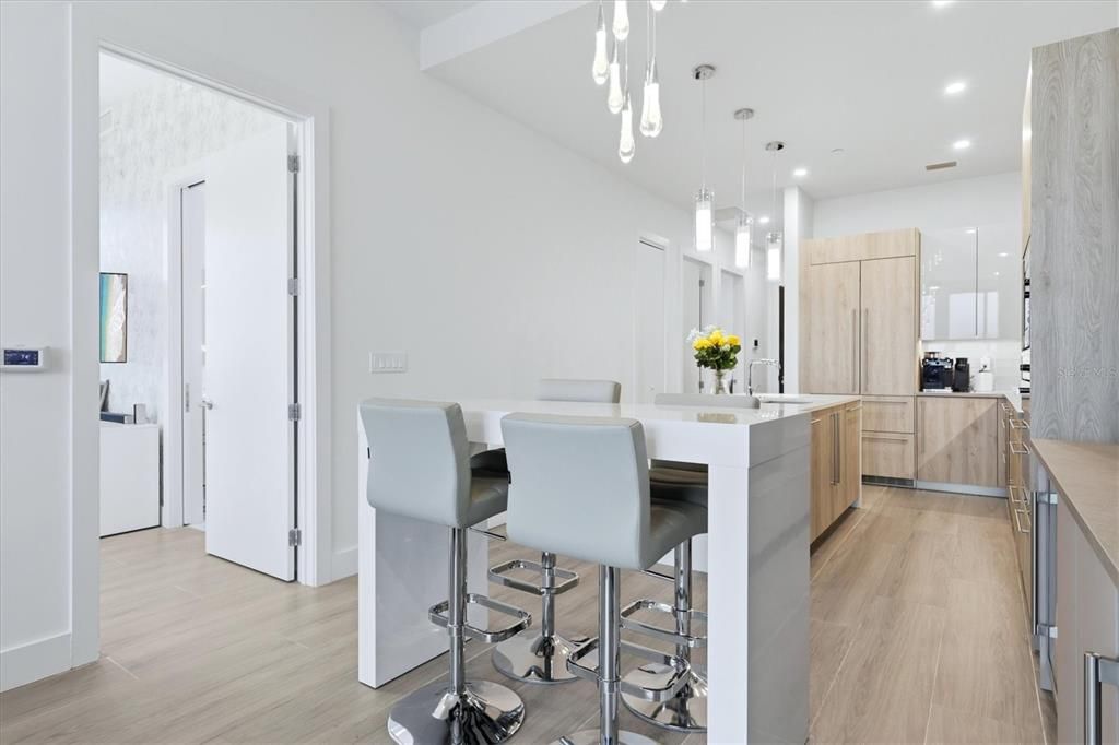 For Sale: $1,395,000 (2 beds, 2 baths, 1122 Square Feet)