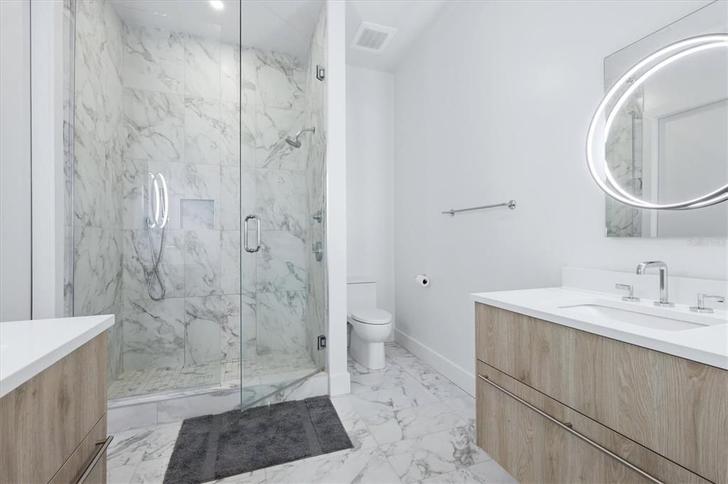 For Sale: $1,395,000 (2 beds, 2 baths, 1122 Square Feet)