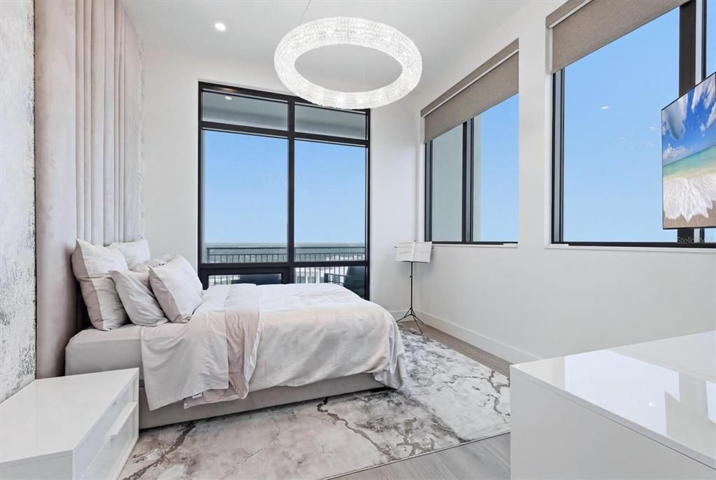 For Sale: $1,395,000 (2 beds, 2 baths, 1122 Square Feet)