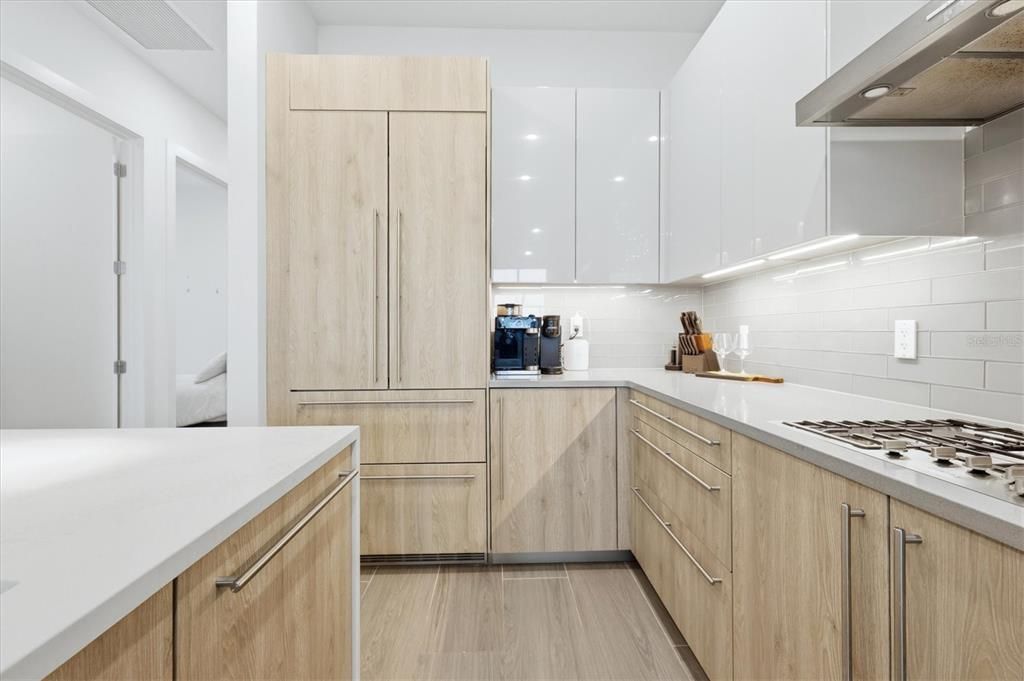 For Sale: $1,395,000 (2 beds, 2 baths, 1122 Square Feet)