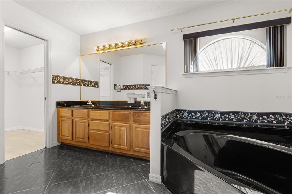 For Sale: $549,000 (4 beds, 2 baths, 2263 Square Feet)