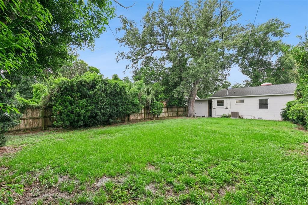 For Sale: $310,000 (2 beds, 1 baths, 824 Square Feet)
