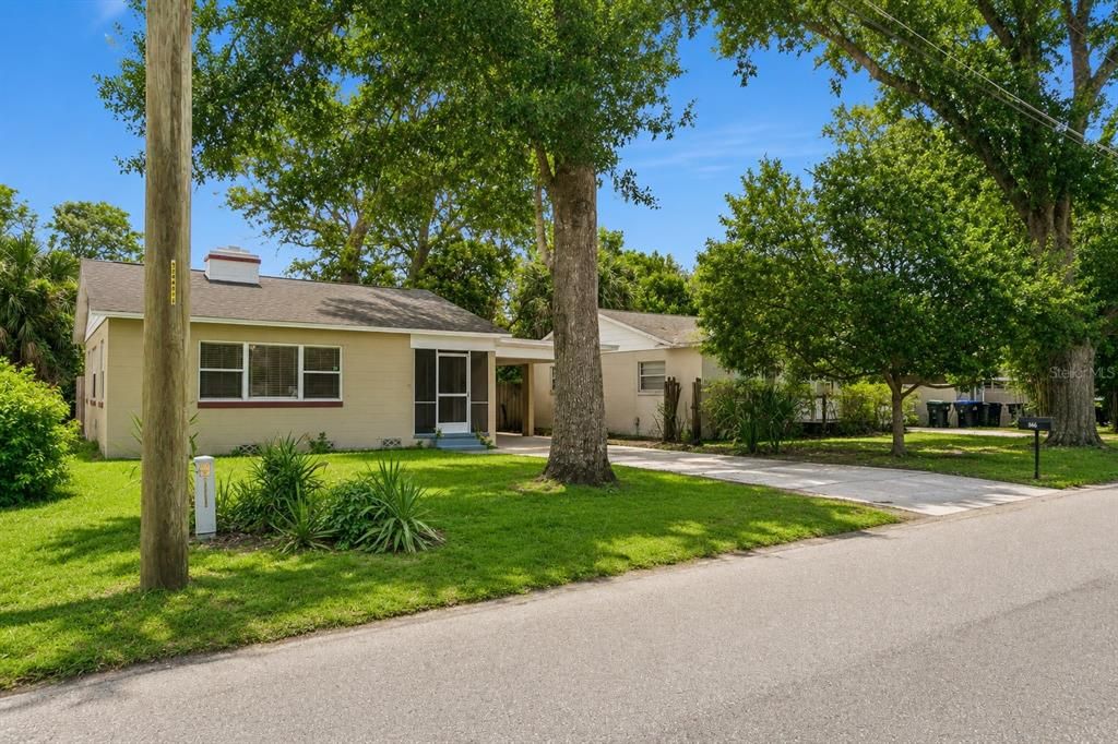 For Sale: $310,000 (2 beds, 1 baths, 824 Square Feet)
