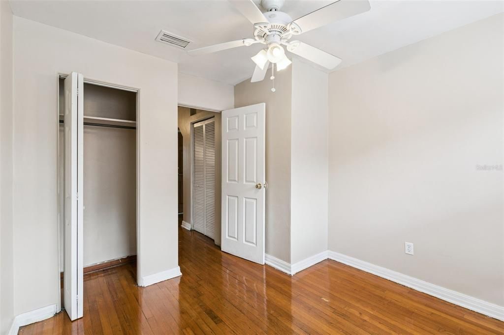 For Sale: $310,000 (2 beds, 1 baths, 824 Square Feet)