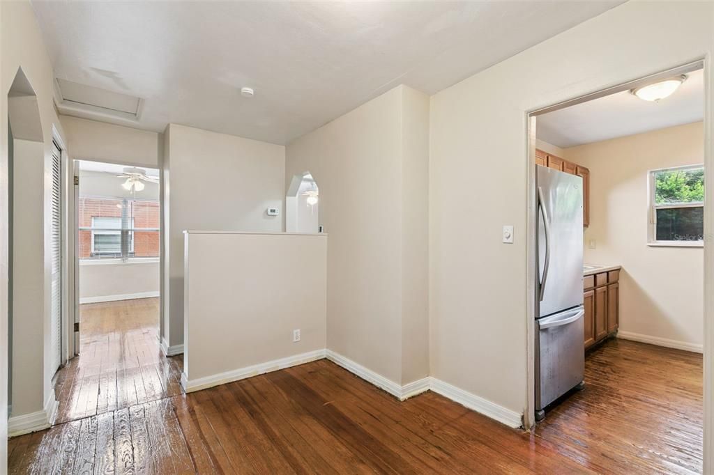 For Sale: $310,000 (2 beds, 1 baths, 824 Square Feet)
