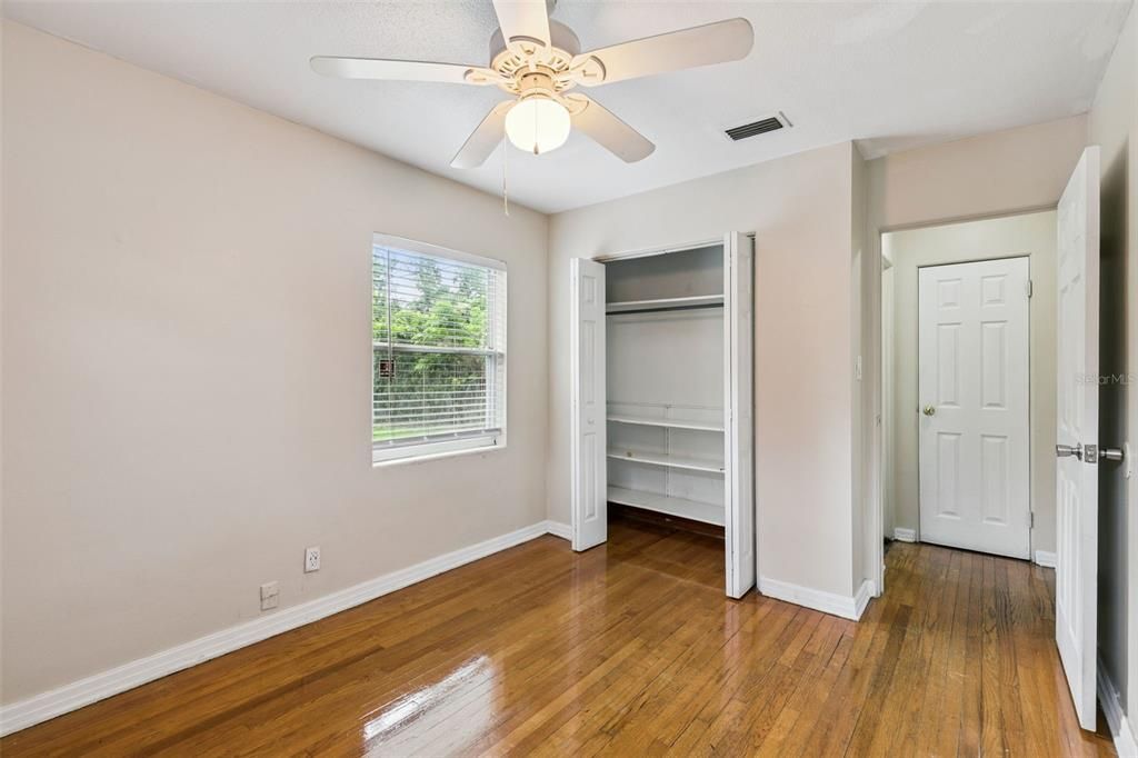 For Sale: $310,000 (2 beds, 1 baths, 824 Square Feet)