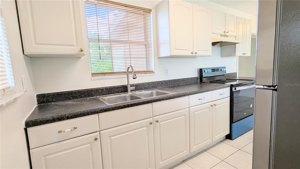 В аренду: $1,450 (2 спален, 1 ванн, 994 Квадратных фут)