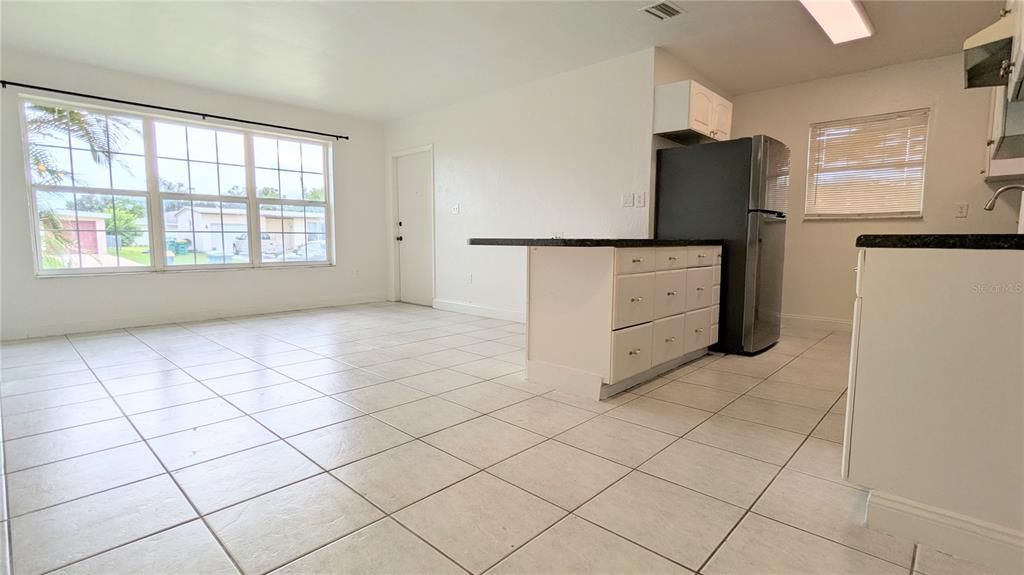 В аренду: $1,450 (2 спален, 1 ванн, 994 Квадратных фут)