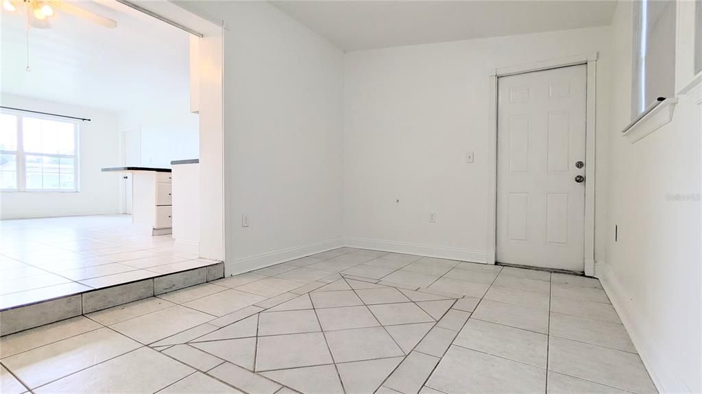 В аренду: $1,450 (2 спален, 1 ванн, 994 Квадратных фут)