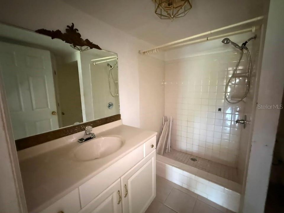 На продажу: $110,000 (3 спален, 1 ванн, 1008 Квадратных фут)