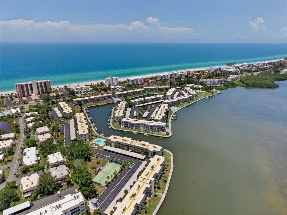 На продажу: $425,000 (2 спален, 2 ванн, 1152 Квадратных фут)