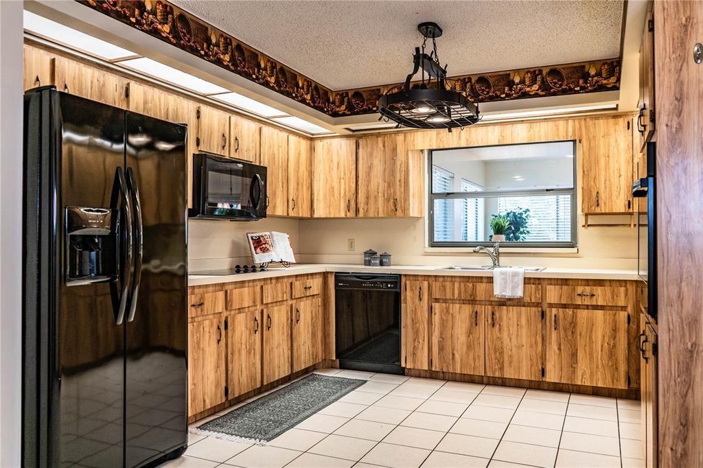 На продажу: $375,000 (4 спален, 2 ванн, 2494 Квадратных фут)