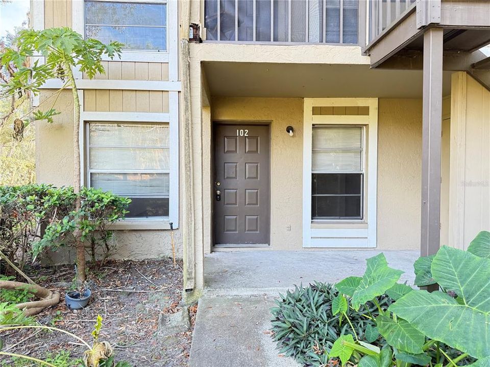 For Sale: $140,000 (2 beds, 2 baths, 912 Square Feet)